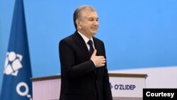 Prezident Shavkat Mirziyoyev - asosiy da'vogar va yagona real nomzod, deydi sharhlovchilar 