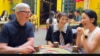 CEO Tim Cook của Apple thăm Hà Nội, công bố tăng cường đầu tư vào Việt Nam