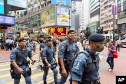 Patrola jedinice za borbu protiv terorizma u oblasti Causeway Bay na 35. godišnjicu razbijanja protesta na kineskom trgu Tiananmen u Hong Kongu, 4. juna 2024.