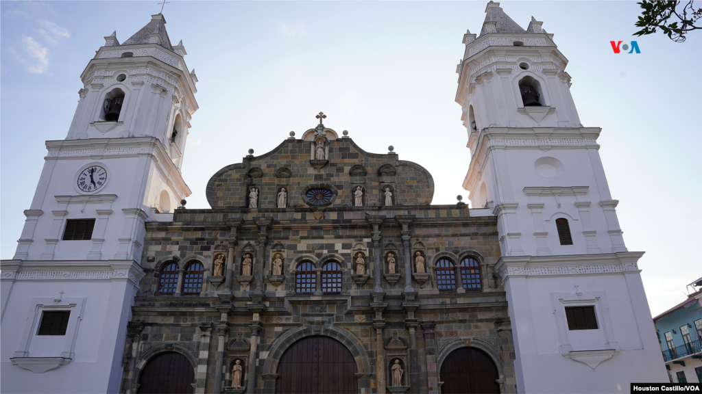 La Catedral Basílica Santa María la Antigua de Panamá es un templo católico localizado en el Casco Antiguo de la ciudad de Panamá. La catedral es la sede episcopal de la Arquidiócesis de Panamá.