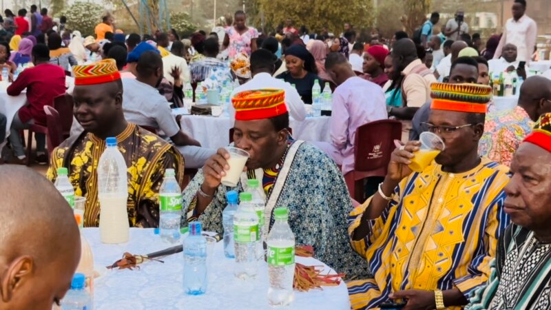 Le Burkina Faso fête la fin du ramadan et prient pour la stabilité
