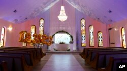 การประดับตกแต่งที่ The Wedding Chapel ณ Vegas Weddings เมื่อ 19 ธ.ค. 2023 ในลาสเวกัส (เอพี)