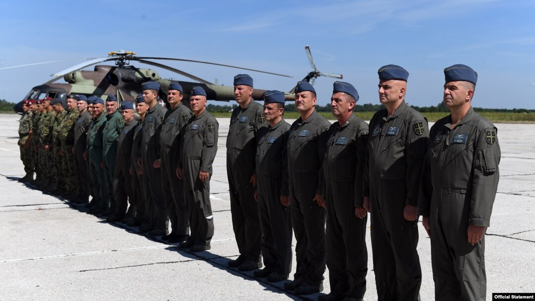 Pripadnici Vojske Srbije pred polazak za Sloveniju u misiju pomoći stanovništvu pogođenom poplavama, na vojnom aderodromu u Batajnici, kraj Beograda, 9. avgusta 2023. (Foto: Ministarstvo odbrane)