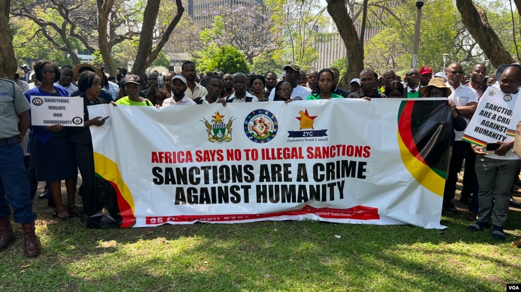 Zimbabwean protestors on Oct. 25, 2023, in Harare ask for the removal of international economic sanctions. (Columbus Mavhunga/VOA)