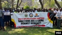 Zimbabwean protestors on Oct. 25, 2023, in Harare ask for the removal of international economic sanctions. (Columbus Mavhunga/VOA)