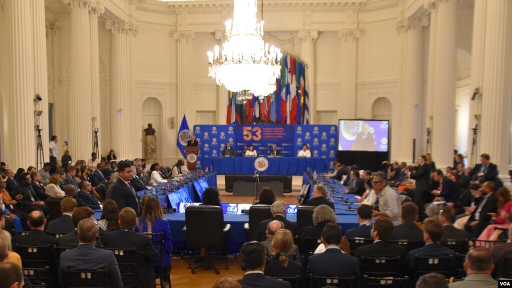 Las delegaciones de los países miembros de la OEA participaron la noche de este miércoles en la sesión inaugural para abrir los debates de cancileres de la región este jueves, con discurso del secretario general del organismo, Luis Almagro. [Foto: Tomás Guevara, VOA]