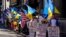 У Голлівуді українці вийшли на пікет, щоб нагадати про другі роковини трагедії в Оленівці. Відео