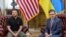 "Я прихильник цього", – спікер Палати представників Майк Джонсон про зняття обмежень з української армії. Відео