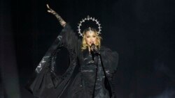 Madonna tampil dalam pertunjukan terakhir serangkaian tur keliling dunianya, di Pantai Copacabana di Rio de Janeiro, Brazil, 4 Mei 2024. (Foto: AP)