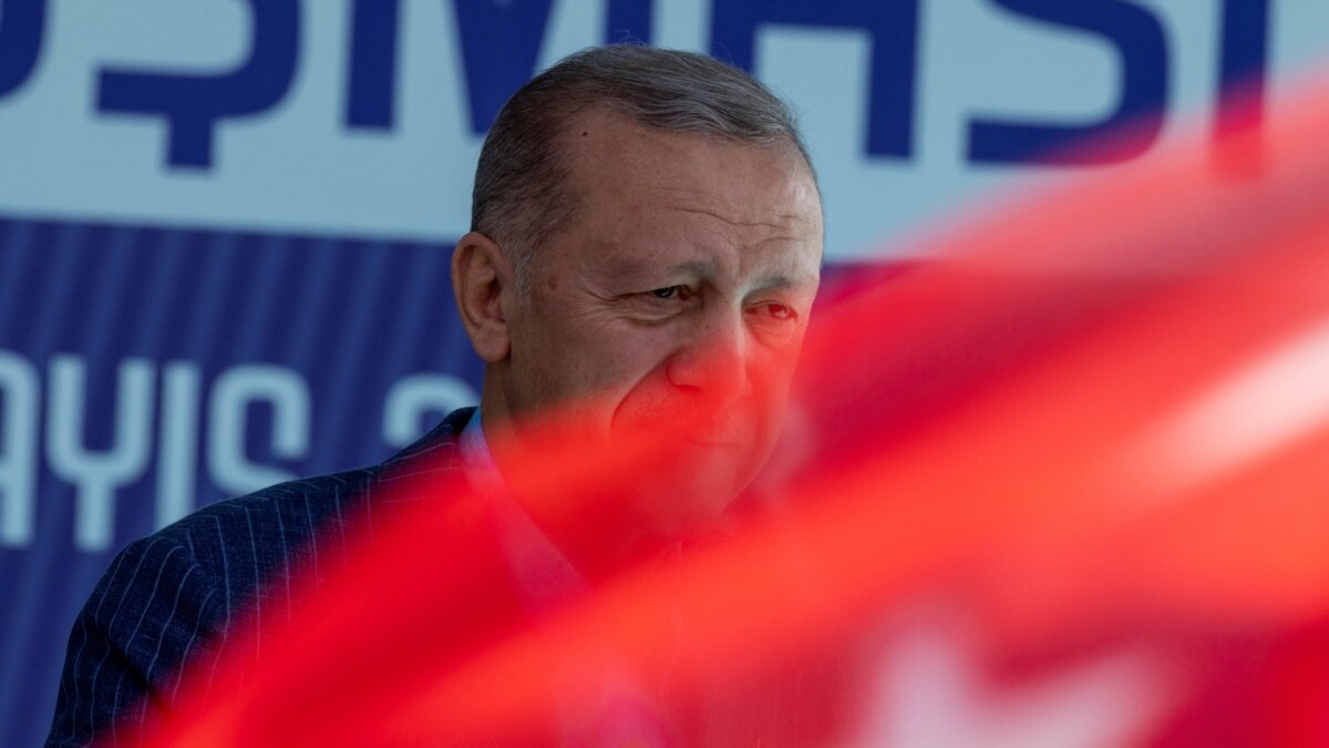 Erdogan Positioned to Extend Rule in Turkey Runoff Election