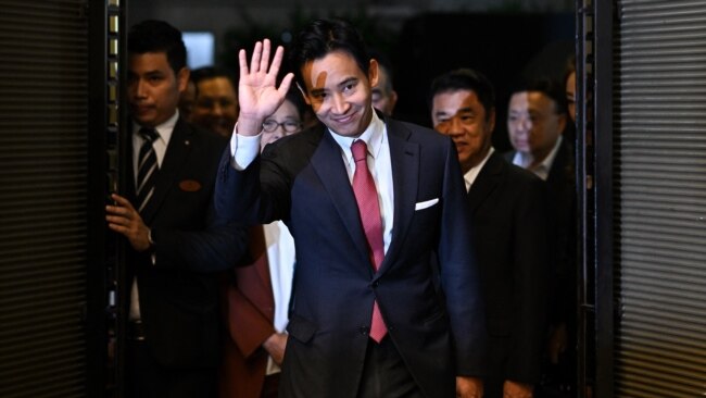 Move Forward Party leader and prime ministerial candidate Pita Limjaroenrat waves as he arrives to address a press conference with potential coalition partners in Bangkok, May 18, 2023.