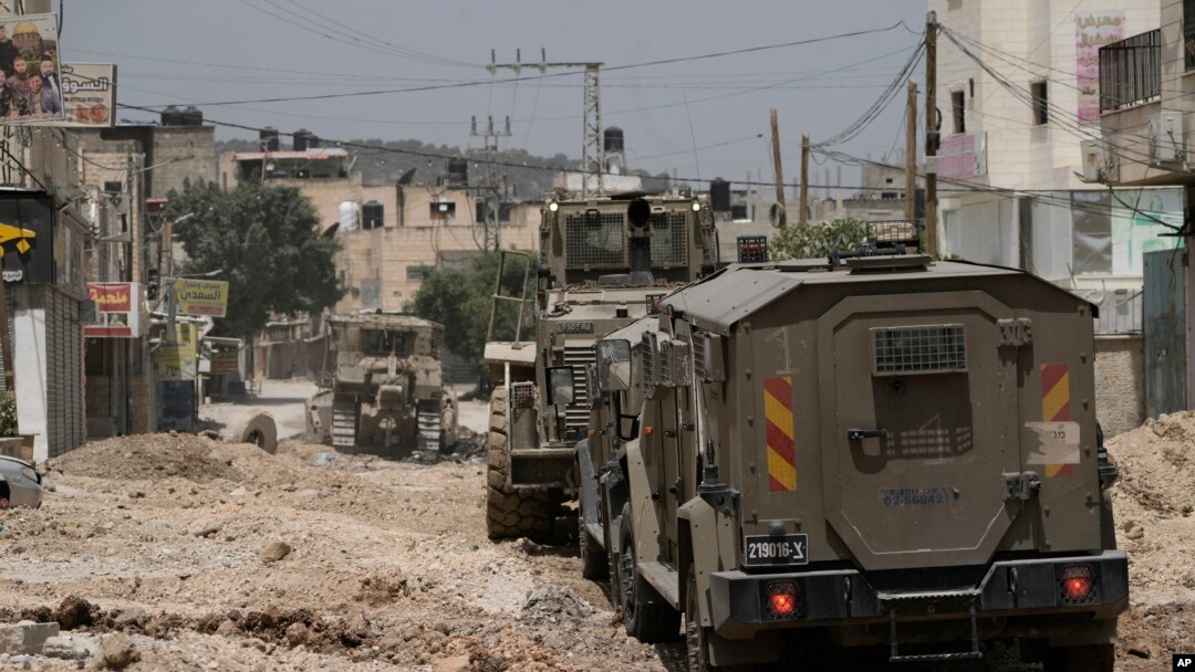 Izraelska vojna vozila tokom racije u izbjegličkom kampu Jenin na Zapadnoj obali, 21. maja 2024.
