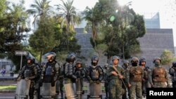 In Photos: The public force guards the National Assembly of Ecuador after its dissolution