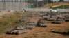 Израелската војска соопшти дека гради нов северен премин за помошта да стигне до Газа