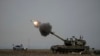 Una unidad móvil de artillería israelí dispara un proyectil desde el sur de Israel hacia la Franja de Gaza, en una posición cerca de la frontera entre Israel y Gaza, el 14 de diciembre de 2023. 
