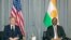 Kalaka ya Ekolo ya Etats-Unis Anthony Blinken (G) na Niger