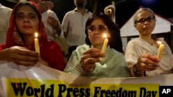 FILE - Pakistani journalists attend a candlelight vigil to observe World Press Freedom Day in Karachi, Pakistan, May 3, 2019. A Karachi-based journalist says violence against journalists has created a sense of numbness among them in 2024.