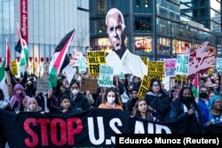 Propalestinski demonstranti na protestima "Shut it Down for Palestine" u New Yorku, SAD, 16. decembra 2023.