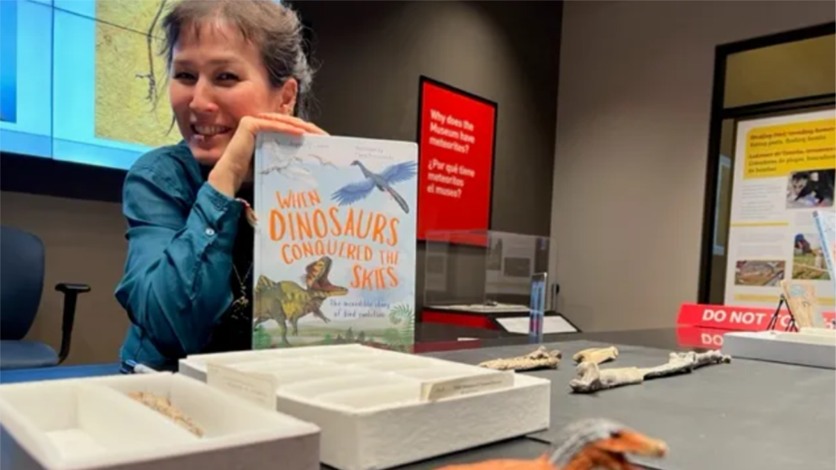 Picture Book Explains Bird-Dinosaur Connection - Vimarsana News