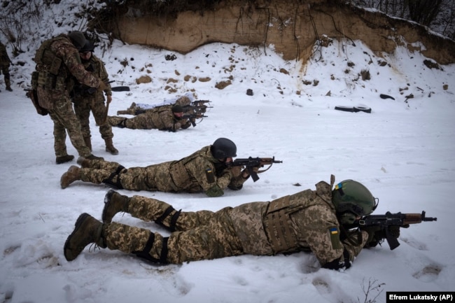 Members of the pro-Ukrainian Russian ethnic Siberian Battalion practice at a military training close to Kyiv, Ukraine, Wednesday, Dec. 13, 2023. (AP Photo/Efrem Lukatsky)