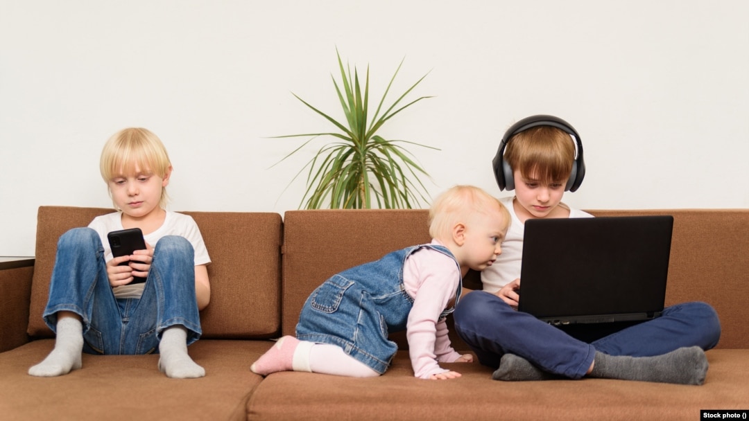 Generacija Alfa je prva generacija koja je rođena u društvu u kojem su pametni telefoni normalna stvar.