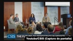 De izquierda a derecha, el director del programa de las Américas del CSIS, Ryan Berg;  el director del INE, Lorenzo Córdova;  la directora regional del Instituto Nacional Demócrata para los Asuntos Internacionales, Deborah Ullman;  y el director para las Américas de la Fundación Internacional para los Sistemas Electorales, Máximo Zaldívar;  intervienen en el foro auspiciado por el Centro de Estudios Estratégicos e Internacionales, en Washington, el 21 de marzo de 2023.