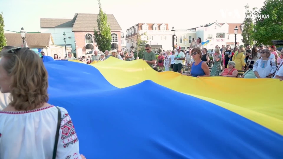 Українці у Нью-Джерсі підняли прапор до Дня Незалежності України. Відео