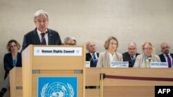 Sekretaris Jenderal PBB Antonio Guterres menyampaikan pidato pada sidang Dewan HAM PBB ke-52, di Jenewa, 27 Februari 2023. (Fabrice COFFRINI/AFP)