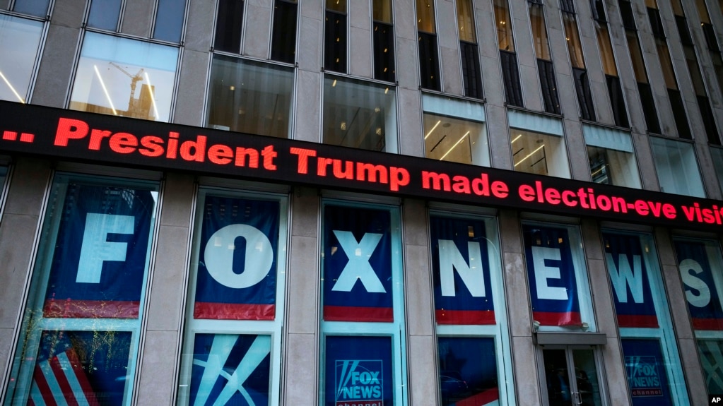 Një punonjëse e Fox News-it padit rrjetin televiziv