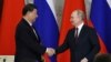 Xi i Putin se rukuju tokom susreta u Moskvi, 21. mart 2023.