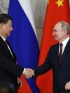 Xi i Putin se rukuju tokom susreta u Moskvi, 21. mart 2023.