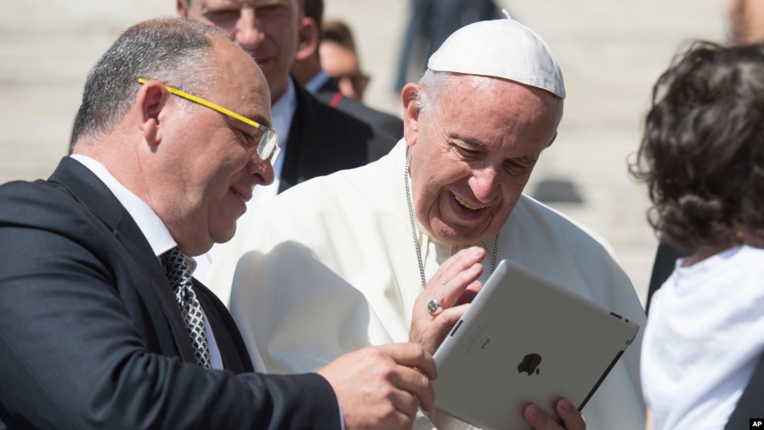 ARHIVA - Papa Franja u Vatikanu (Foto: L'Osservatore Romano/Pool Photo via AP)