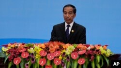 FILE - Presiden Joko Widodo menyampaikan pidato pada upacara pembukaan Forum Belt and Road di Aula Besar Rakyat di Beijing, 18 Oktober 2023. (AP/Ng Han Guan)
