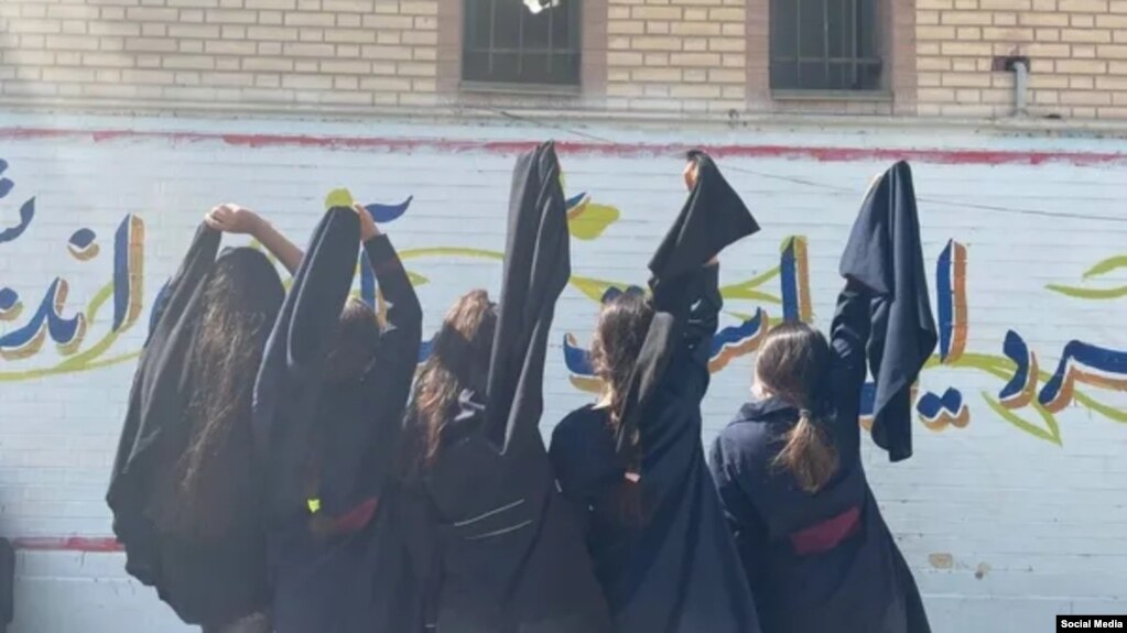مقاومت در مقابل حجاب اجباری در مراکز آموزشی ایران 