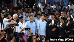 Debat Pertama Capres 2024 yang diadakan oleh Komisi Pemilihan Umum RI (KPU RI) menghadirkan ketiga calon presiden yakni Ganjar Pranowo, Prabowo Subianto dan Anies Baswedan pada Selasa (12/12) di Jakarta. (VOA/Indra Yoga) 