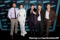 Jake Gyllenhaal, Daniela Melchoir, Conor McGregor, Lukas Gage, dan Billy Magnussen di London (Vianney Le Caer/Invision/AP)