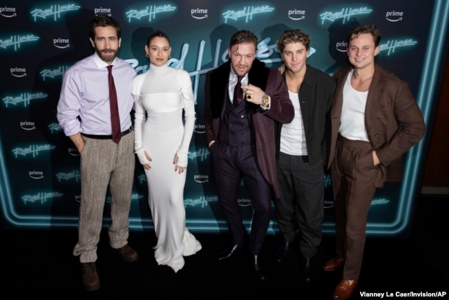 Jake Gyllenhaal, Daniela Melchoir, Conor McGregor, Lukas Gage, dan Billy Magnussen di London (Vianney Le Caer/Invision/AP)