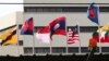 Bendera negara-negara anggota berkibar di Sekretariat ASEAN di Jakarta, 22 April 2021. (AP/Tatan Syuflana)