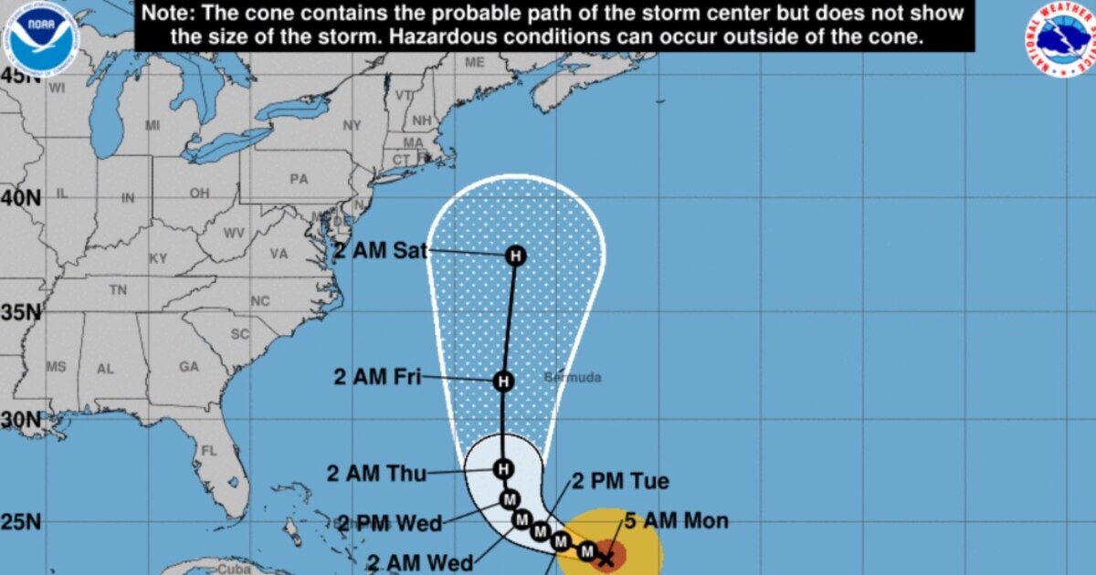 Huracán Lee mantiene su paso por el norte del Caribe algo debilitado