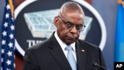 Menteri Pertahanan AS Lloyd Austin berbicara kepada media di Pentagon, Senin, 20 Mei 2024.