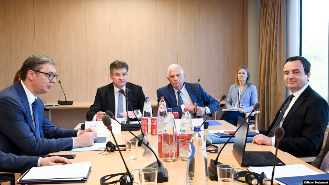 Predsednik Srbije Aleksandar Vučić i premijer Kosova Aljbin Kurti na sastanku sa visokim predstavnikom EU Žozepom Boreljom i specijalnim izaslanikom Miroslavom Lajčakom (Foto: newsroom.consilium.europa.eu)
