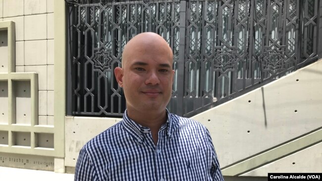 Fernando Pinilla sostiene que informar y denunciar lo que viven los ciudadanos en Venezuela es un trabajo social y recuerda que los comunicadores también padecen la crisis generalizada.