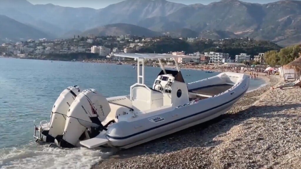 Prokuroria e Vlorës kërkon 15 vite burg për komisarin e policisë që vrau me gomone 7-vjeçaren në Himarë
