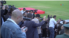 Un grupo de periodistas en una ceremonia de ascenso de militares en la Escuela Militar de Cadetes General José María Córdova, en Bogotá. [Foto: VOA]. 