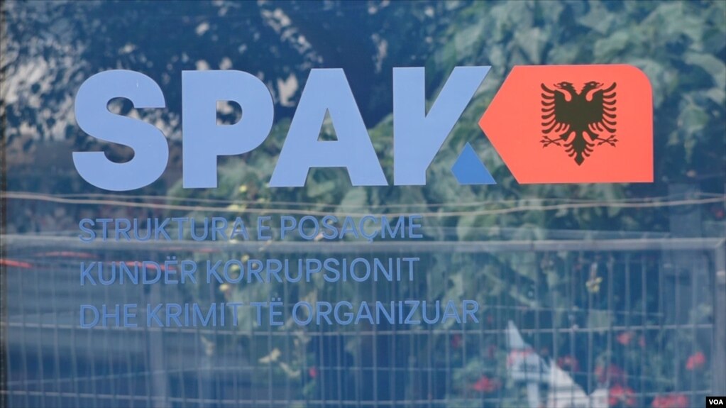 SPAK-u detajon operacionin ndaj grupit të Suel Çelës. Gazetari Hoxha mohon akuzat se mori para prej tij