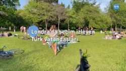 Londra’da seçim izleyen Türk vatandaşları