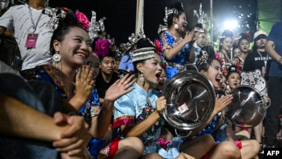 It's Buzzing': Fans enjoy game-like atmosphere during Game 1 watch party