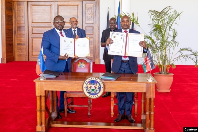 Kenya President William Ruto and Haiti PM Ariel Henry witnessed the signing ceremony at Kenya’s State House in Nairobi, March 1, 2024. (Courtesy, Kenya's State House)