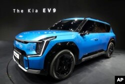 Kendaraan lini EV9 GT Kia di Seoul Mobility Show di Goyang, Korea Selatan, Kamis, 30 Maret 2023. (AP/Lee Jin-man)