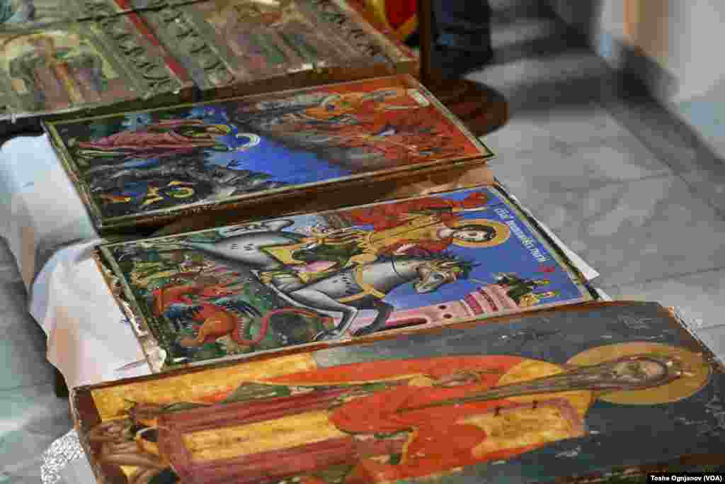 Враќање на украдени икони од македонски цркви / Albania returns 20 stolen icons to North Macedonia